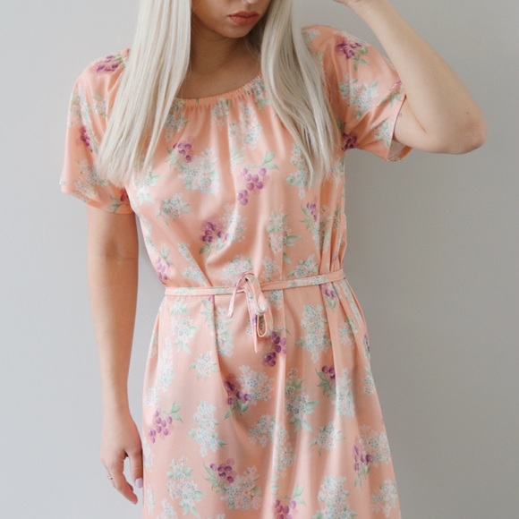 70’s Peachy Sundress with Fruity Floral Pattern - Picture 3 of 7